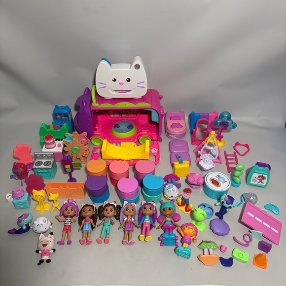 Gabby’s Dollhouse 81 Piece Lot Figures Accessories Playset Toys